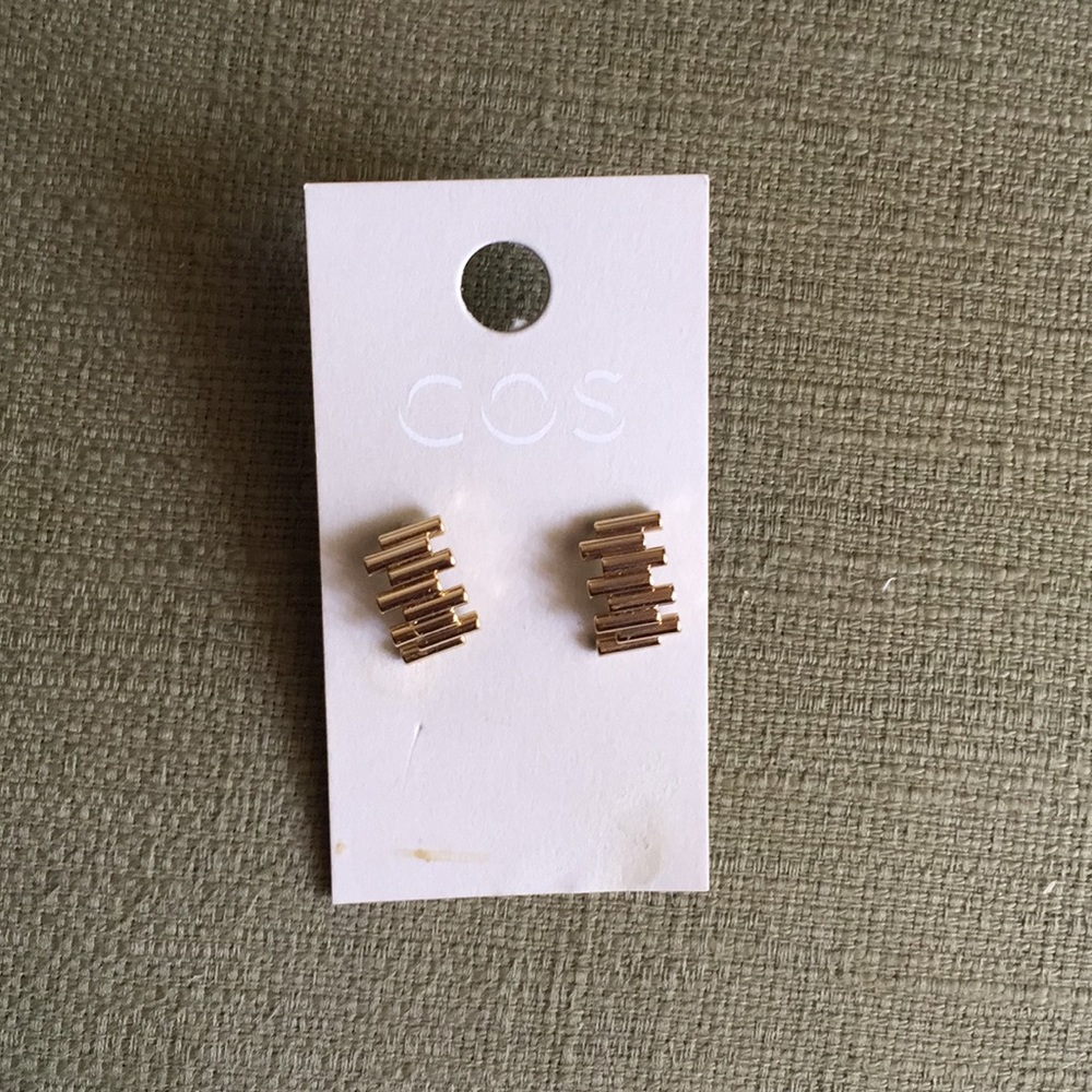 Cos gold earrings